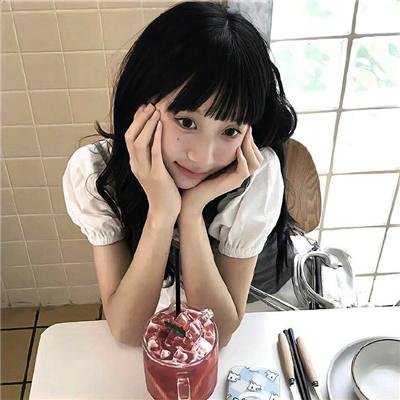公园里的女孩